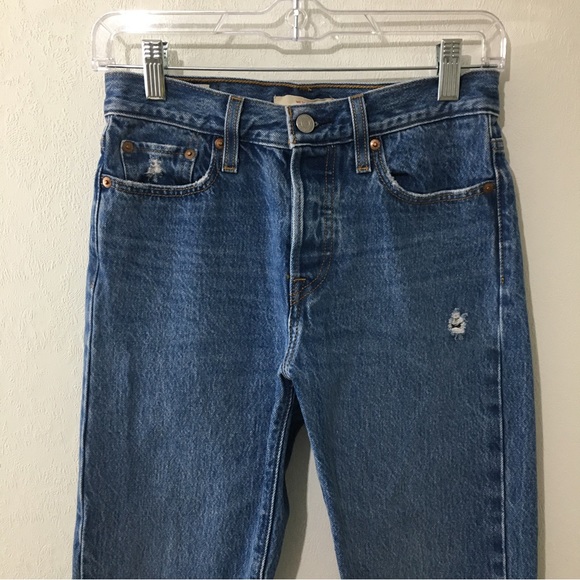 Levi’s Distressed Wedgie jeans. Cropped Raw Hem. Size 25 - Picture 3 of 8